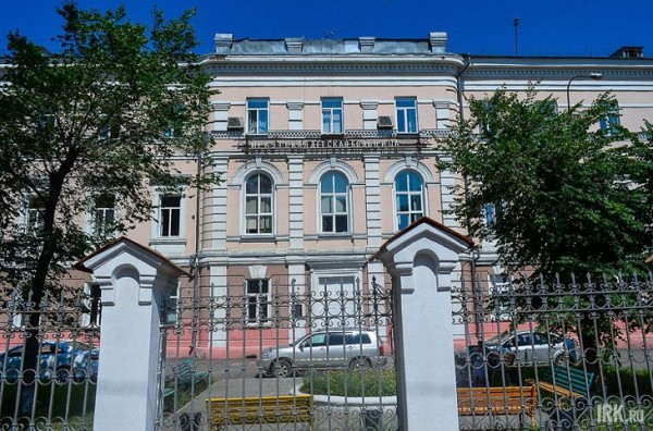 
                Иркутские хирурги пришили 11-летней девочке часть уха, откушенную собакой
                
            