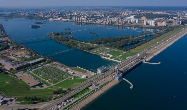 Повышен сброс воды через Иркутскую ГЭС                            