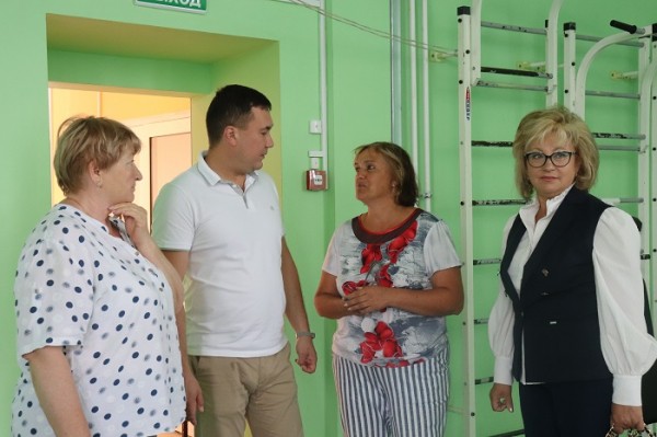 В Иркутском районе продолжается приёмка образовательных учреждений к новому учебному году
В Иркутском районе продолжается приёмка образовательных учреждений к новому учебному году