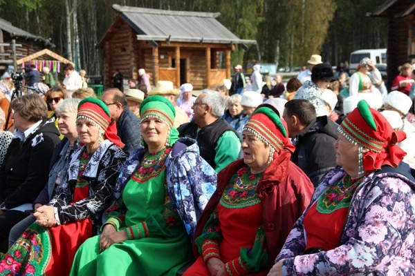 Впервые звание "Народный мастер Иркутского района" присвоено на фестивале "Багач"
Впервые звание "Народный мастер Иркутского района" присвоено на фестивале "Багач"