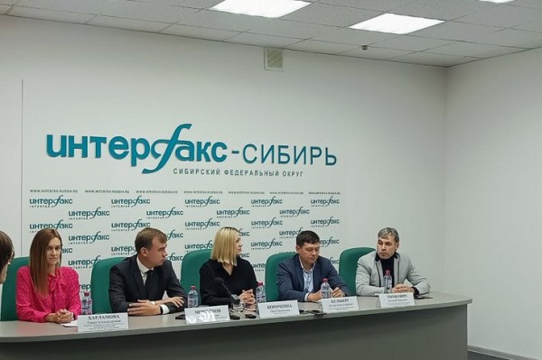 
                В декабре скульпторы создадут на сквере имени Кирова 33 ледовых буквы
                
            