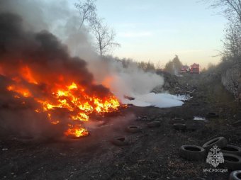 Свалка покрышек горела в Черемхово                            