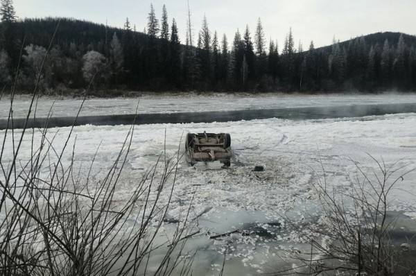
                Водитель ВАЗ-2115, женщина и двое детей погибли, перевернувшись в реку Кута в Усть-Кутском районе
                
            