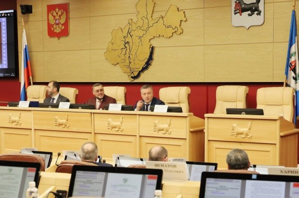 
                В Иркутской области на ремонт местных дорог в 2023 году выделили 7,6 миллиарда рублей
                
            
