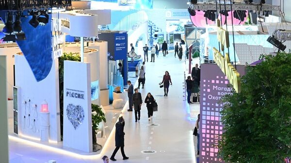 Глава Приангарья Игорь Кобзев открыл экспозицию региона на выставке "Россия"