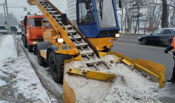 За выходные с улиц Иркутска вывезли более двух тысяч тонн снега За выходные с улиц Иркутска вывезли более двух тысяч тонн снега
