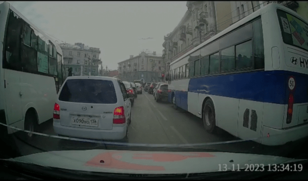 В&nbsp;Иркутске оштрафовали водителя маршрута №&nbsp;417&nbsp;за&nbsp;выезд на&nbsp;встречную полосу                            