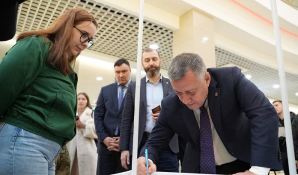 В&nbsp;Иркутске собирают подписи в&nbsp;поддержку Владимира Путина                            