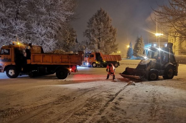 С улиц Иркутска за сутки вывезли 800 тонн снега
С улиц Иркутска за сутки вывезли 800 тонн снега