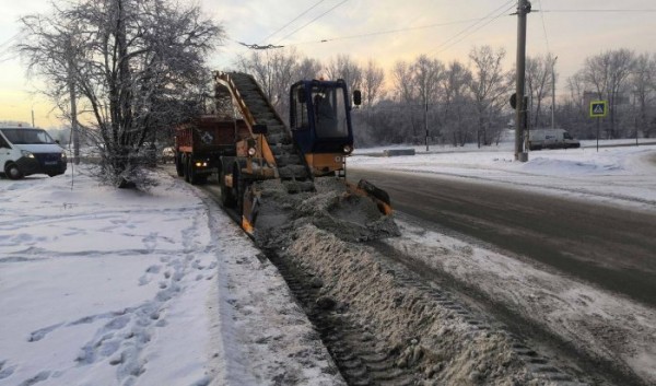 С улиц Иркутска за сутки вывезли более 1800 тонн снега                            