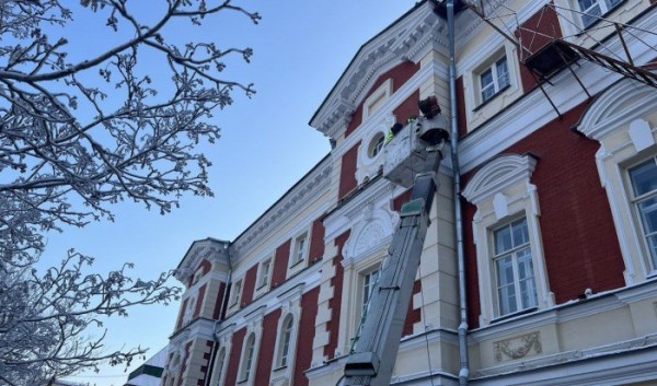 Фасад Иркутского драмтеатра осветят 387 светодиодных ламп                            
