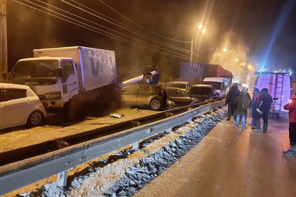 
                20 автомобилей столкнулись на Кайской горе из-за коммунальной аварии
                
            