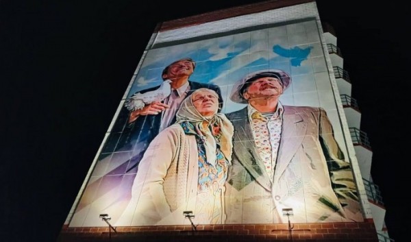 На&nbsp;первой девятиэтажке Черемхово создают мурал с&nbsp;героями фильма &laquo;Любовь и&nbsp;голуби&raquo;                            