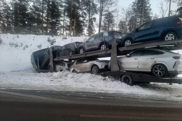 
                На объездной Иркутска погиб водитель Honda, столкнувшись с автовозом
                
            