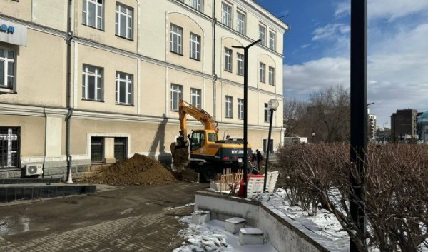 На&nbsp;бульваре Гагарина в&nbsp;Иркутске заменяют аварийную трубу водоснабжения                            