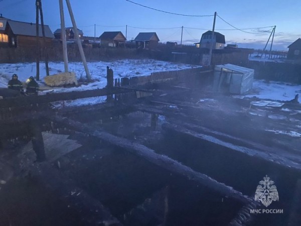 Два человека погибли на пожаре в Урике                            
