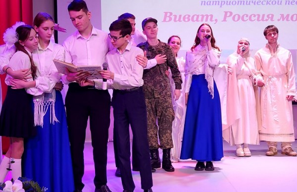 
			Победу в фестивале патриотической песни &laquo;Виват, Россия молодая!&raquo; одержала команда Хомутовской школы № 1		