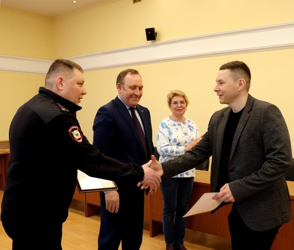 
			Лучшим дружинником Иркутского района стал Владимир Сваволюк из Ревякинского муниципального образования		