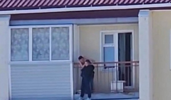 В&nbsp;Братске полиция задержала мужчину, запершего жену на&nbsp;балконе                            