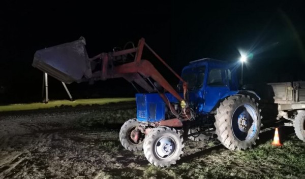 В Братском районе трактор наехал на ребенка В Братском районе трактор наехал на ребенка