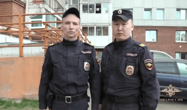 В&nbsp;Иркутске полицейских наградили за&nbsp;спасение детей на&nbsp;пожаре                            