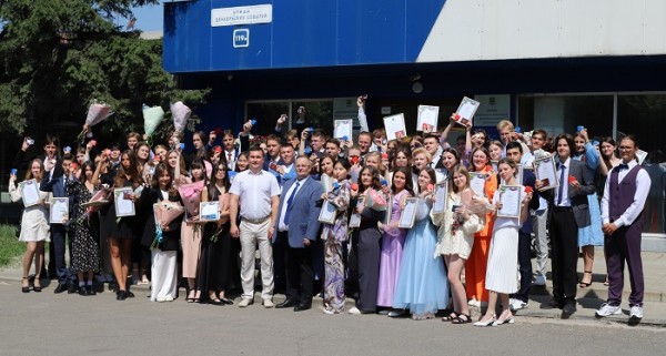 В Иркутском районе чествовали выпускников-медалистов
В Иркутском районе чествовали выпускников-медалистов