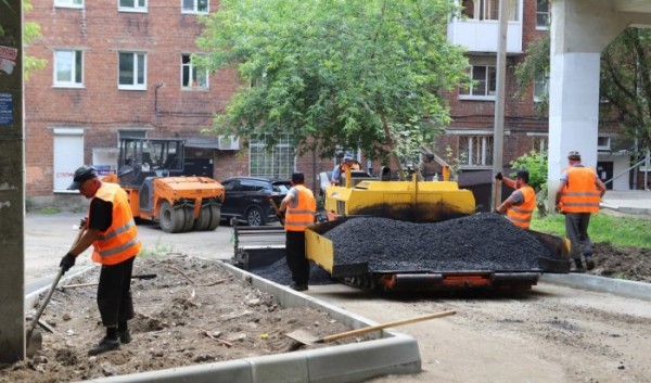В Иркутске продолжается благоустройство дворов В Иркутске продолжается благоустройство дворов
