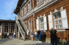 Волонтеры &laquo;Фасадника&raquo; обновляют фасад усадьбы Сукачева в&nbsp;Иркутске                            