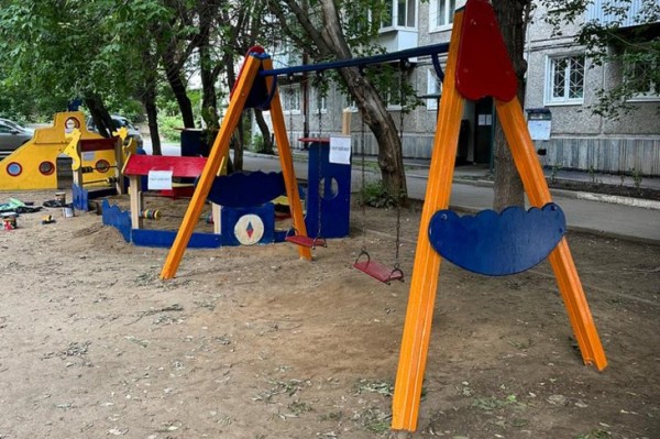
                Специалисты ремонтируют 44 детских площадки в Октябрьском округе
                
            