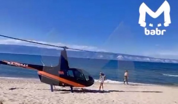 Компания отдыхающих прилетела на Ольхон на вертолете Компания отдыхающих прилетела на Ольхон на вертолете