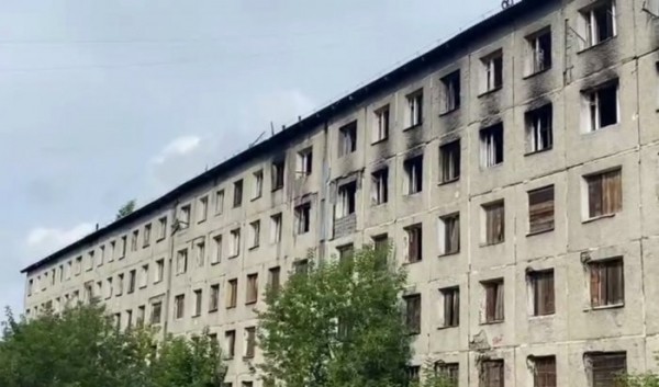 В Иркутске горела заброшенная пятиэтажка                            