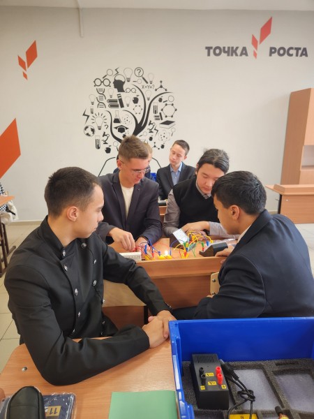 
			Центр естественно-научной и технологической направленности &laquo;Точка Роста&raquo; открыт в средней школе №2 села Хомутово		