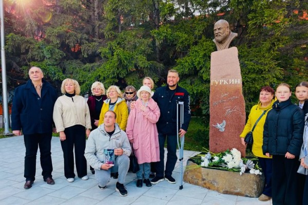 
                В Черемхово открыли памятник драматургу Владимиру Гуркину
                
            