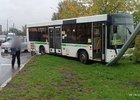 
                В Ленинском округе автобус въехал в световую опору, уходя от столкновения с автомобилем
                
            