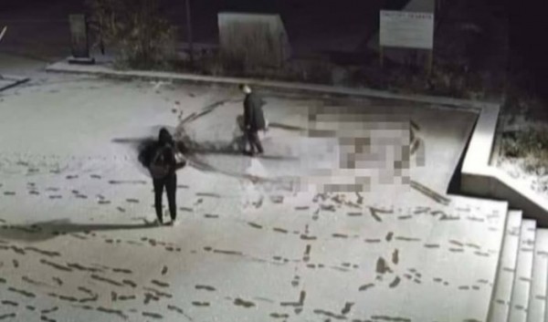 В&nbsp;Железногорске-Илимском двое студентов нарисовали свастику на&nbsp;снегу                            