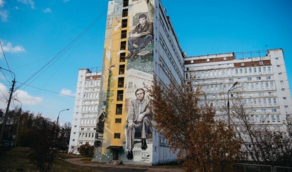 В Иркутске открыли мурал в честь Вампилова и Распутина В Иркутске открыли мурал в честь Вампилова и Распутина