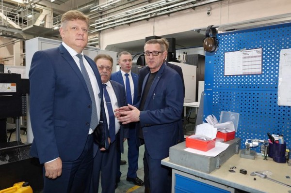 
                Полпред президента по СФО ознакомился с работой института электронных приборов в Новосибирске
                
            