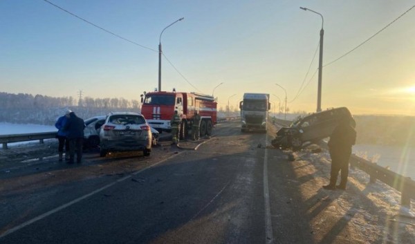 ДТП с&nbsp;участием трех автомобилей произошло на&nbsp;мосту в&nbsp;Усольском районе                            