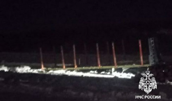 Лесовоз провалился под лед в Качугском районе                            