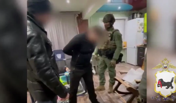 В Усолье-Сибирском задержаны вымогатели, которые угрожали женщине расправой (Видео) В Усолье-Сибирском задержаны вымогатели, которые угрожали женщине расправой (Видео)