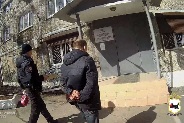 В Юбилейном мужчина напал на восьмилетнюю девочку в подъезде
В Юбилейном мужчина напал на восьмилетнюю девочку в подъезде