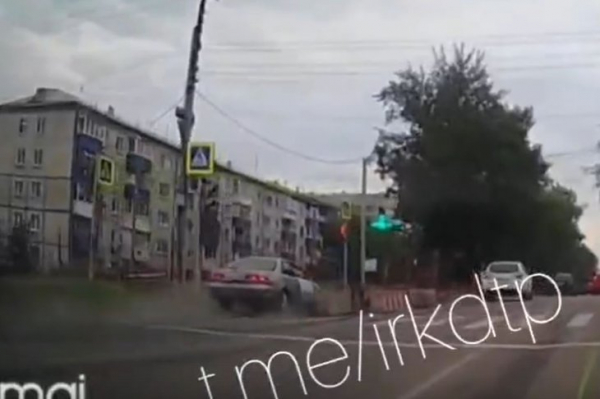 
                Автомобиль упал в котлован на пересечении Лермонтова и Чернышевского
                
            
