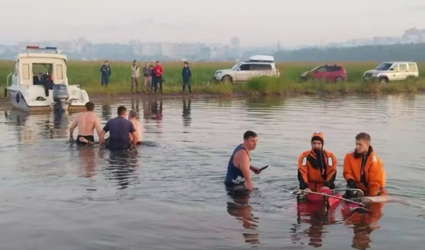 Двое мужчин разбились на параплане над Братским водохранилищем Двое мужчин разбились на параплане над Братским водохранилищем