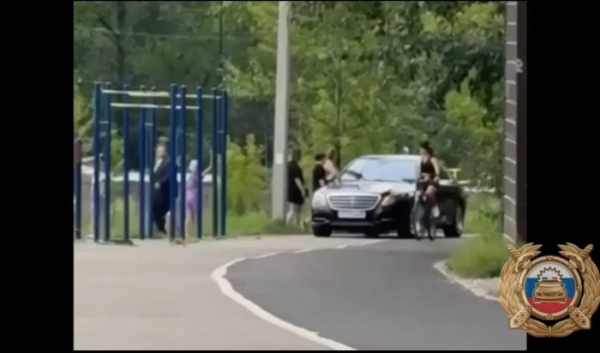 Житель Ангарска был оштрафован за езду по пешеходной зоне (Видео) Житель Ангарска был оштрафован за езду по пешеходной зоне (Видео)