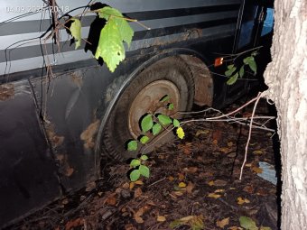 Бесхозный автобус убрали в переулка Пугачева в Иркутске Бесхозный автобус убрали в переулка Пугачева в Иркутске