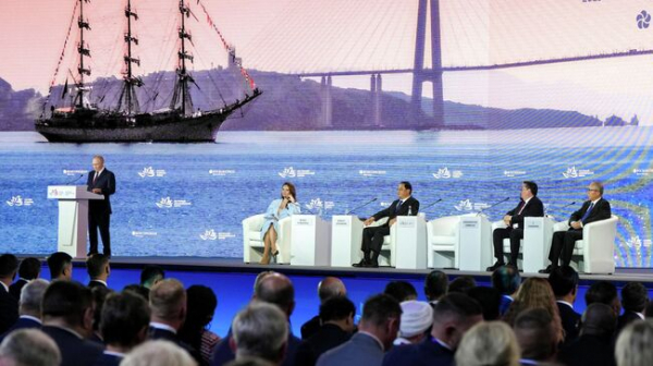 Пленарное заседание ВЭФ с участием Владимира Путина. Онлайн-репортаж