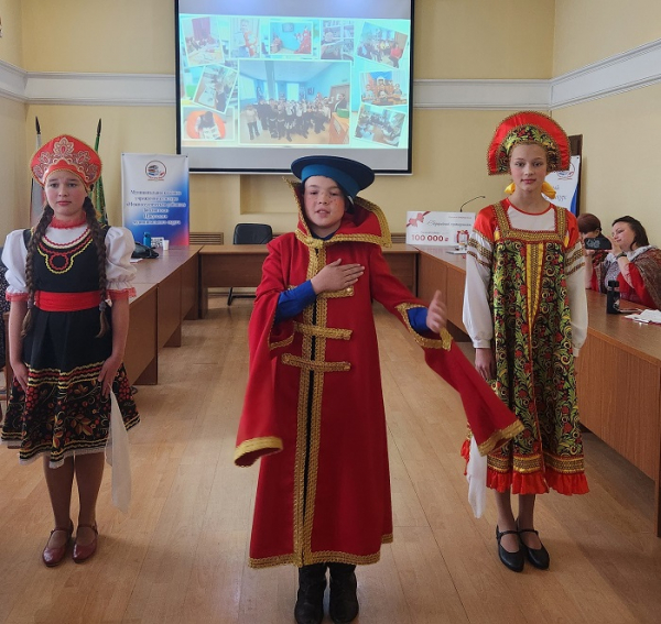 
			Лучшая библиотека округа работает в Хомутово		