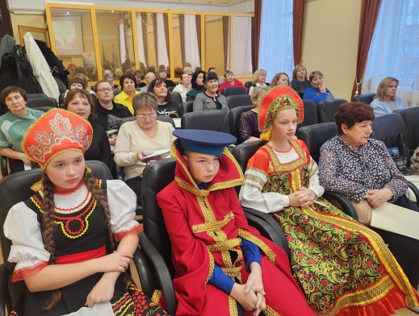 
			Лучшая библиотека округа работает в Хомутово		