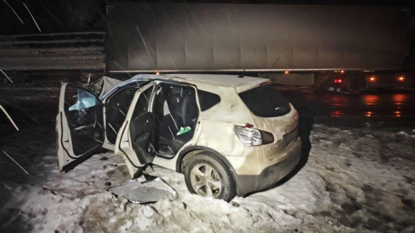 В Приангарье в ДТП с большегрузом и легковым автомобилем пострадали три человека
