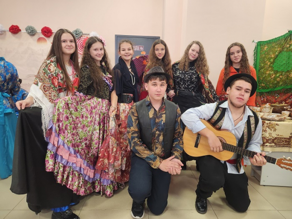 
			В фестивале &laquo;Созвездие дружбы&raquo; участвовали ученики девяти школ Иркутского округа		